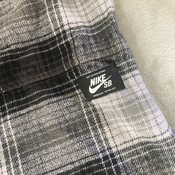 Nike SB Black Grey White Full Button Down Flannel Shirt Youth Size Medium 10-12 - Picture 8 of 11